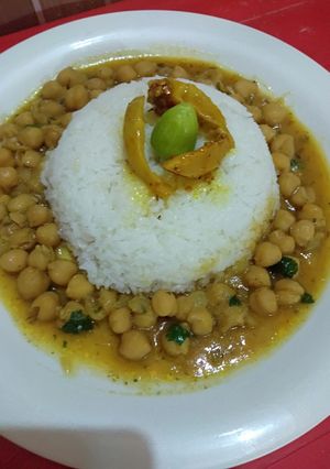 A picture of Chanay Salan with boiled Rice.