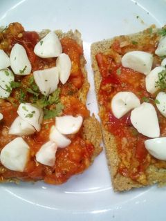 Paradicsomos, mozzarellás szendvics recept fotója