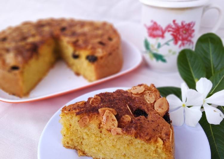 Raisins and Almond Pound cake