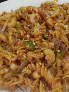 स्पाइसी पास्ता (Spicy Pasta recipe in Hindi) रेसिपी मुख्य फोटो