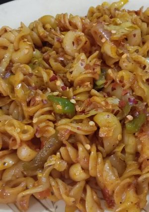 स्पाइसी पास्ता (Spicy Pasta recipe in Hindi) रेसिपी मुख्य फोटो