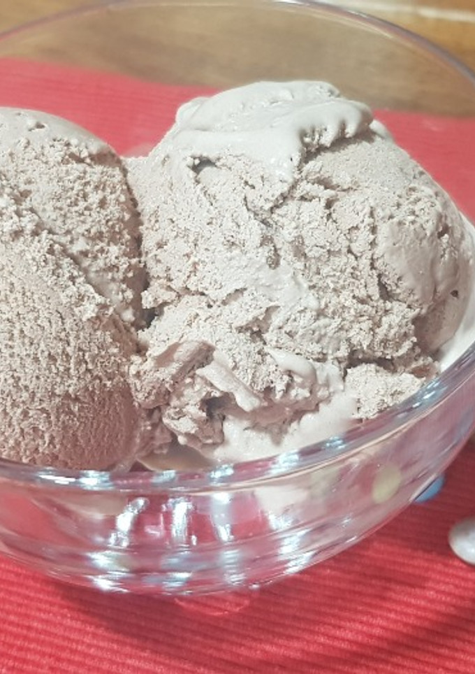 Una foto de Helado de chocolate a la taza con heladera
