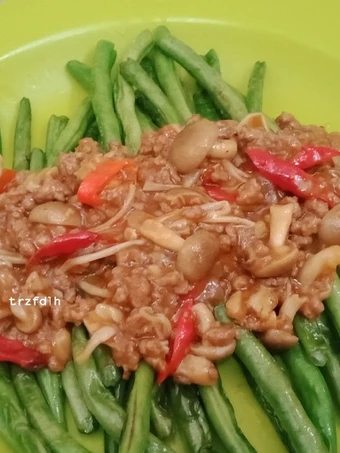 Langkah Mudah untuk Membikin Resep  Tumis Buncis Daging Cincang dengan Jamur yang Sempurna, Enak