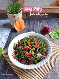 Foto resep Tumis Pakis Jamur Kuping