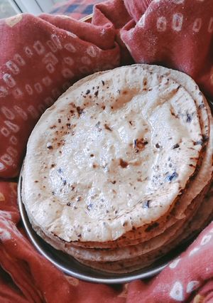 फुल्का रोटी (Phulka roti recipe in Hindi) रेसिपी मुख्य फोटो