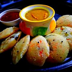 A picture of Mix veg rawa idlis.