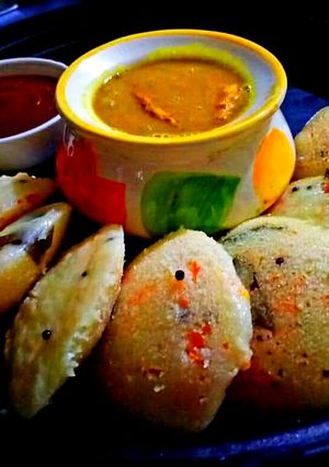 A picture of Mix veg rawa idlis.