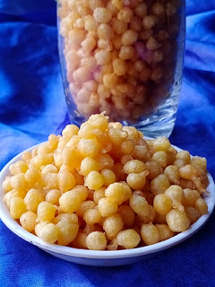 खारी बूंदी (Khara boondi recipe in hindi) रेसिपी मुख्य फोटो