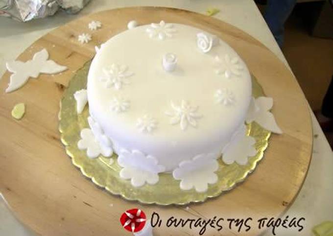 κύρια φωτογραφία συνταγής Κάλυψη τούρτας με ζαχαρόπαστα