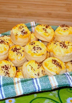 Villámgyors tejfölös - sajtos pogácsa recept fotója