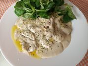 Una foto de solomillo de cerdo con roquefort