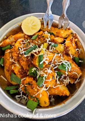 A picture of Masala potato garnish with onion flower stalk.