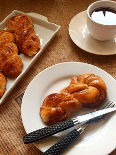 عکسی از دستور نان شیرینی پیچ دارچینی