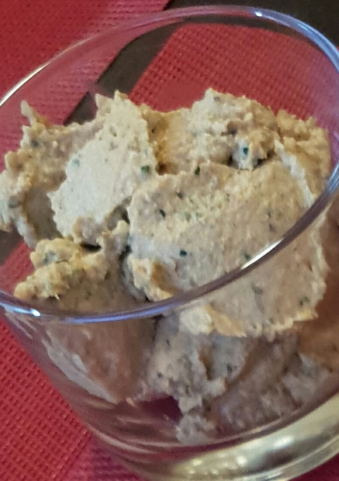 Una foto de Hummus de berenjena