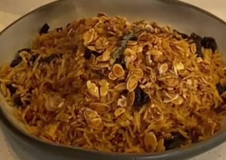 Rice with dry fruit