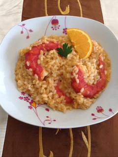 Una foto de Arroz con carabineros a la naranja