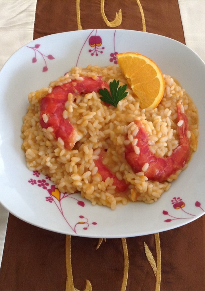 Una foto de Arroz con carabineros a la naranja
