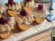 Una foto de tiramisu almibar