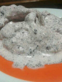 A picture of Strawberry Ice cream with Oreo.