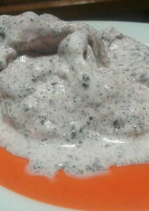 A picture of Strawberry Ice cream with Oreo.