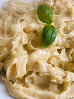 Una foto de Pasta con salsa y queso 🍃🧈🍝