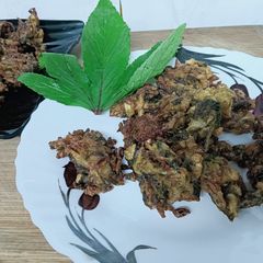 A picture of Gongura and Cabbage Pakoras.