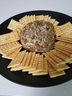 A picture of Tangy Bacon Cheeseball.