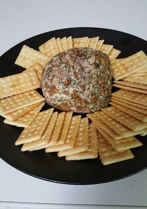 A picture of Tangy Bacon Cheeseball.
