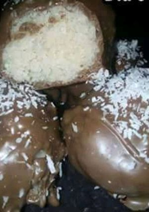 Una foto de Bombones de chocolate y coco