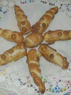 Una foto de Hojaldres preñados de chocolate y glasé con avellanas