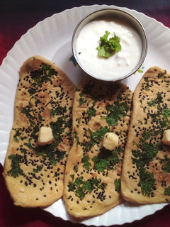 બટર નાન (Butter Naan Recipe In Gujarati) રેસીપી મુખ્ય ફોટો