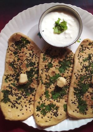 બટર નાન (Butter Naan Recipe In Gujarati) રેસીપી મુખ્ય ફોટો