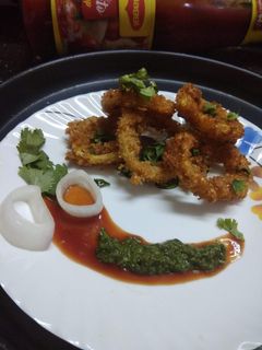 क्रिस्पी ऑनियन रिंग्स (Crispy onion rings recipe in Hindi) रेसिपी मुख्य फोटो