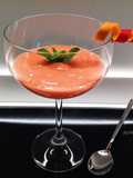 Smoothie con fragole, mango e lamponi