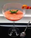 Smoothie con fragole, mango e lamponi