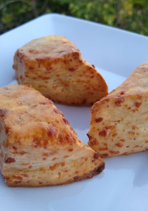 Una foto de Scons de queso
