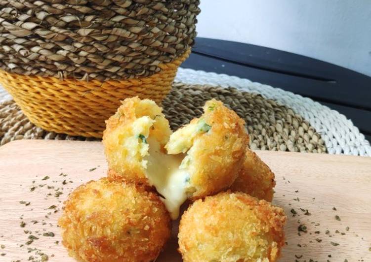 Cheese Bitterballen