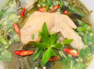 Hình của món Canh gà nấu lá Giang 🍃🍃.