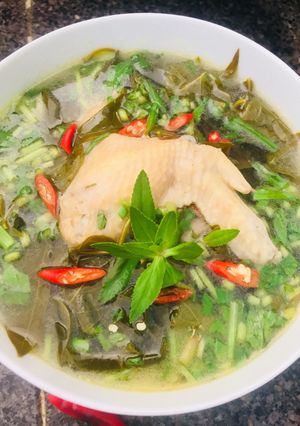 Hình của món Canh gà nấu lá Giang 🍃🍃.