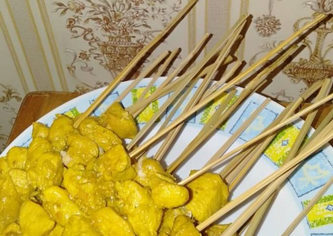 Langkah Mudah untuk Membuat Sate ayam bumbu rujak Anti Gagal