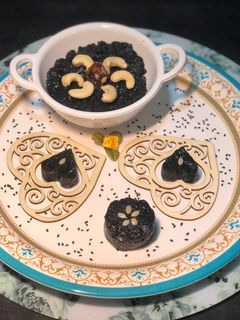 કાળા તલનું કચરિયું (Black Til Kachariyu Recipe In Gujarati) રેસીપી મુખ્ય ફોટો