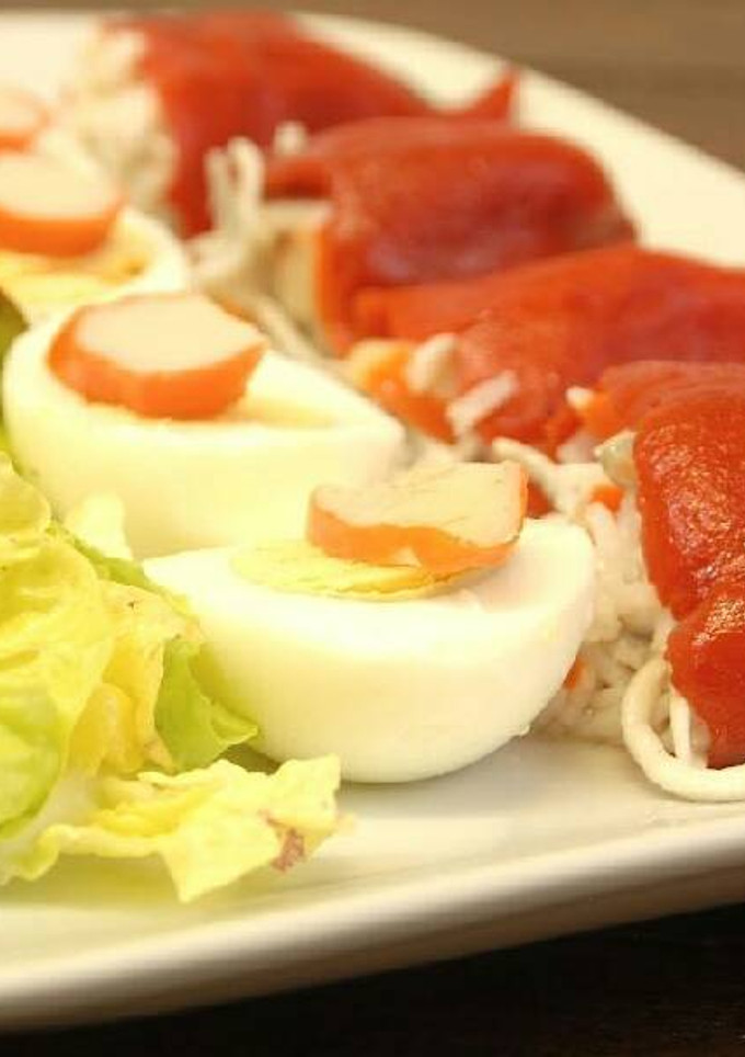 Una foto de Pimientos rellenos de gulas y palitos de cangrejo