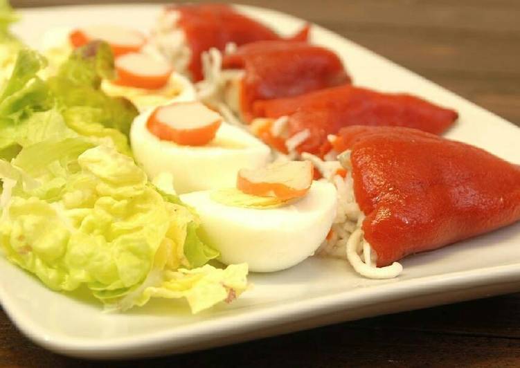 Pimientos rellenos de gulas y palitos de cangrejo