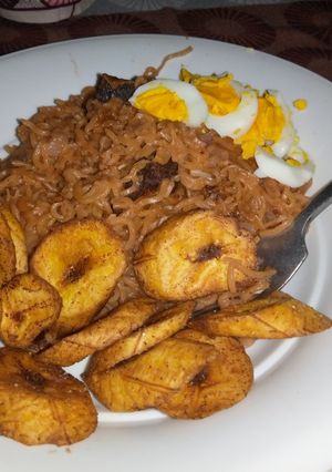 A picture of Noodles with plantain.