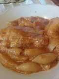 Guiso de pollo con fideos caracol