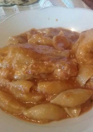 Una foto de Guiso de pollo con fideos caracol