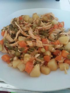 Una foto de Estofado de verduras con pollo