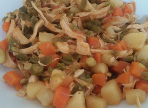 Una foto de Estofado de verduras con pollo