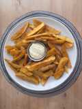 Patatas gajo con salsa deluxe