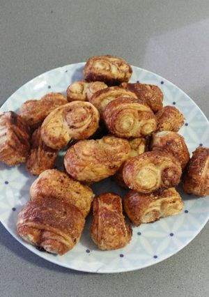 Una foto de Delicias de hojaldre con azúcar y canela